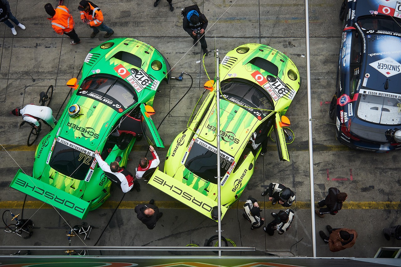 如何派遣游戏中的专业人员对对避免玩家使用技术支持的策略进行全方位公关宣传？